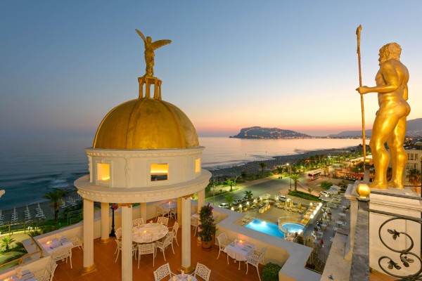 ANTIQUE ROMAN PALACE